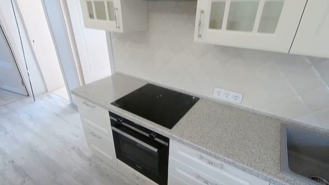 Угловая кухня с каменной столешницей + остров смотреть онлайн