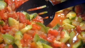 Кабачки, запеченные в духовке с овощами