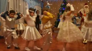 старшая группа №2  Шел по Греции медведь