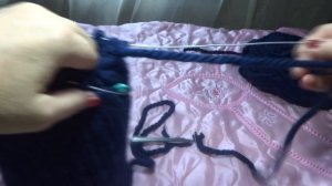 Женская шапка из толстой пряжи. [Вязание спицами номер 10]