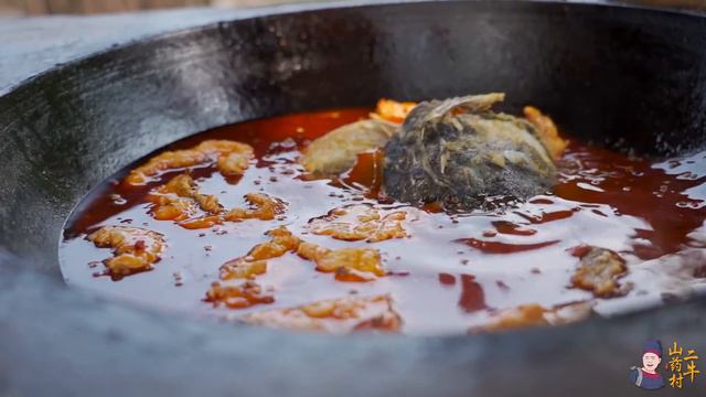 【山藥村二牛】5斤鰱魚先煎後煮，小伙秘製“太安魚"，麻辣鮮香，大口吃著真過癮！