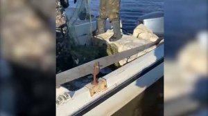 В акватории реки Амур полицией задержан браконьер, ловивший кету запрещённым орудием лова