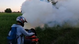 7 огромных листов газеты с селитрой. Очень много дыма.
