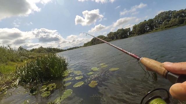 Вот это ЖЕРЕХ вломился! ОТВОДНОЙ ПОВОДОК на ОКЕ! Рыбалка на джиг! смотреть онлайн
