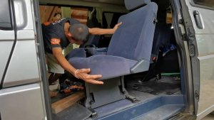 ครั้งแรกกับการใส่เบาะ รถตู้ Volkswagen Caravelle T4