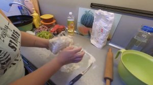 Бюджетный праздничный стол.1800 руб на 8 человек.