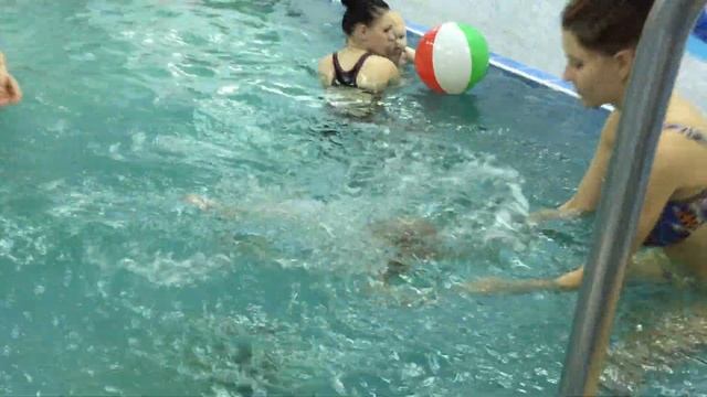 Александра смельчак.Обучение плаванию в бассейне в Минске для детей (Курсы,Секция,занятия) смотреть онлайн