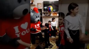 Мишка поздравляет с днём рождения..