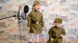 Катюша, поет песню - Катюша ( военных лет)