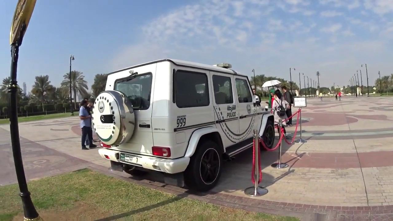 Возле Резиденции Шейха Дубая, ОАЭ смотреть онлайн