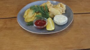 Fish and chips Минтай в кляре с чипсами. Мировое блюдо в казане с соусом тар-тар.