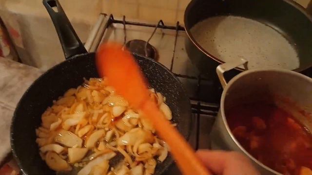 Рецепт приготовления мяса в собственном соку от моей бабушки.Очень вкусное блюдо к любым гарнирам! смотреть онлайн