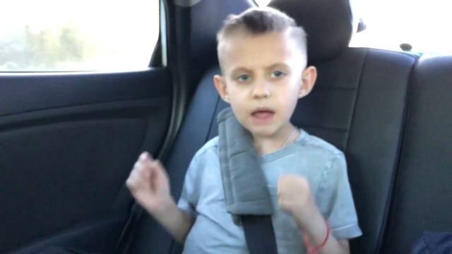 самый РУССКИЙ🇷🇺хит🔥мальчик поёт песни Шамана смотреть онлайн