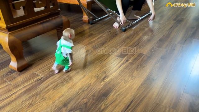 Super cute Bibi welcomed dad after many days of separation смотреть онлайн