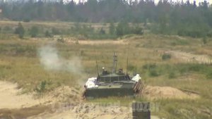 Кадры подготовки экипажей танков и БМБ на Гороховецком военном полигоне Западного военного округа