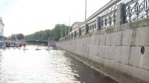 На сапборде в центре Санкт-Петербурга