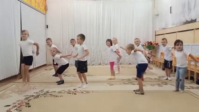 Зарядка для детей младшего дошкольного возраста "Мы спортом занимаемся" смотреть онлайн