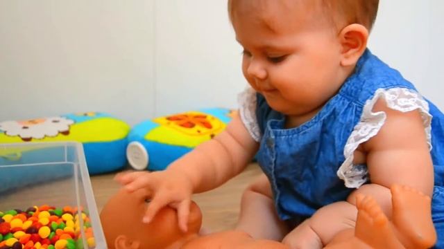 ♥ Малышка Сима ♥ Пупсик наказан ☁ Отшлепали / ребенок играет с куклой
