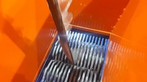 Шредер для металла ИШМ-220 дробление алюминиевого каркаса от стеклопакетов.mp4