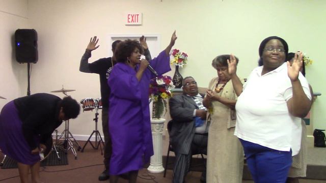 PASTOR MCLANE LAY HANDS ON THE PEOPLE (HOLY GHOST TAKE OVER) смотреть онлайн