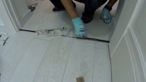 Установка порога Quick step Incizo