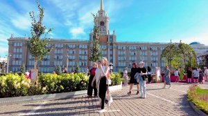 Walking in Ekaterinburg. Green oasis on the stone square. ATMOFEST |4K| - Summer 2023 (August)