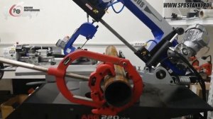 Труборез ручной роторный Stalex в работе