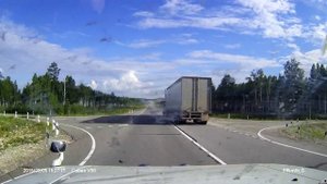 У фуры лопнуло колесо