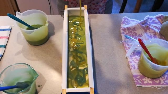 BAMBOO MINT ~ Making & Cutting Cold Process Soap смотреть онлайн