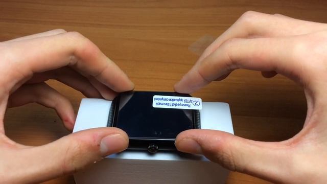 Как самому правильно наклеить защитную пленку на смарт-часы? смотреть онлайн