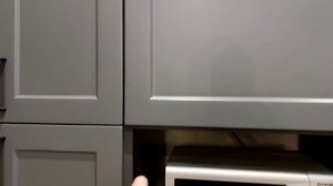 Подоконник-столешница на кухне переходящая в обеденный стол