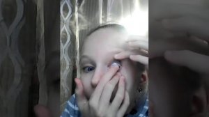 Как одевать и снимать линзы