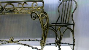 Красивый кованый стол и стул, художественная ковка