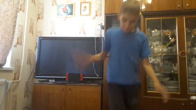 Пацан отжигает под ремикс 88005553535 проще позвонить с чем у кого-то занимать смотреть онлайн