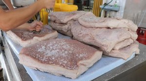 Хрустящее барбекю на гриле и коллекция сэндвичей с мясом