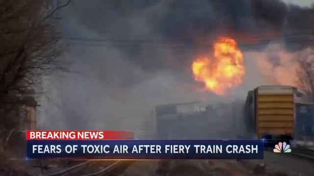 В Огайо продолжает гореть поезд, который сошёл с рельсов еще 4 февраля