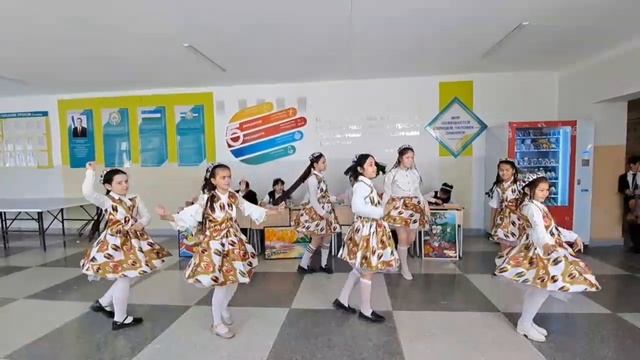 национальный узбекский танец,в честь весеннего праздника "Навруз" смотреть онлайн