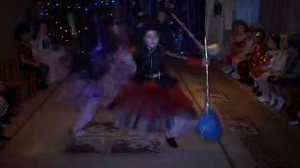 Танец девочек в детском саду. Ведьмочки. Бабаежки. Злодейки. Разбойницы.