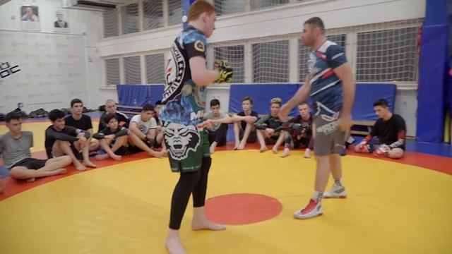 ММА контратака при проходе в ноги смотреть онлайн