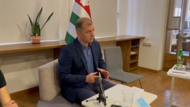 Выступление Адгура Ардзинба на круглом столе на тему «Государственное управление как фактор устойчи смотреть онлайн