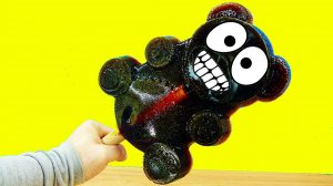 КАРАМЕЛЬНЫЙ МЕДВЕДЬ НА ПАЛКЕ и ЖЕЛЕЙНЫЙ МЕДВЕДЬ ВАЛЕРА.mp4