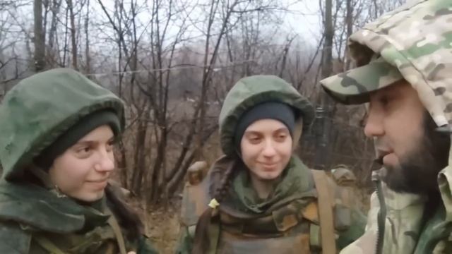 ДЕВОЧКИ БЛИЗНЯШКИ В АРМИИ  РФ -БУБОЧКИ-