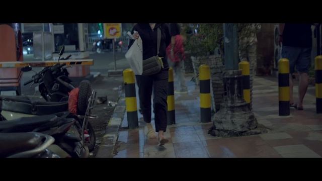 Low Light Walk With XH2S + XF35F1 4R смотреть онлайн