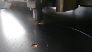 Лазерная резка стали с гравировкой. Гравировка на металле. Станки лазерной резки.