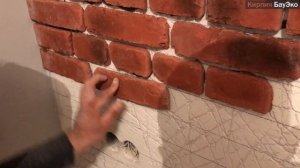 Укладка декоративного кирпича на стенах с окнами