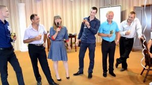 Веселый конкурс на свадьбе для гостей с подарками