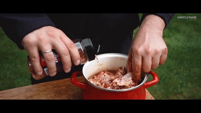 Куриные крылышки на гриле Weber! Как правильно разделать. смотреть онлайн