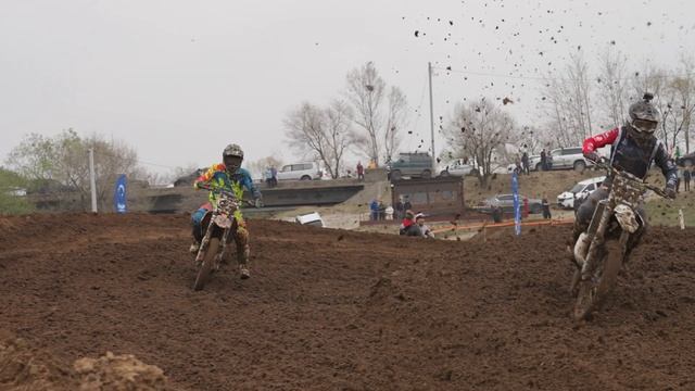 Мотокросс через весь Уссурийск! смотреть онлайн