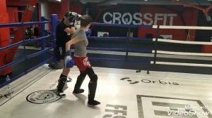 Илона 14 лет занимается тайским боксом 8 месяцев.