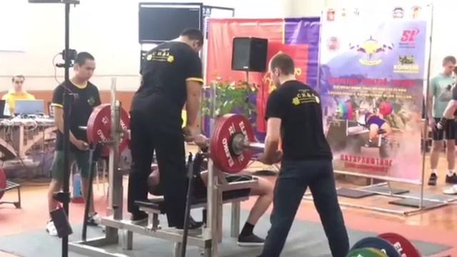 Жим штанги среди спецподразделений.mp4 смотреть онлайн